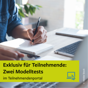 Zweiter Modellsatz für den digitalen TestDaF für angemeldete TestDaF-Teilnehmende Imagebild für die Nachricht, dass ein zweiter kostenfreier TestDaF-Modellsatz angemeldeten Teilnehmenden zur Verfügung steht. Blick auf einen Schreibtisch, an dem ein junger Mann vor einem Laptop sitzt und sich handschriftliche Notizen anfertigt.