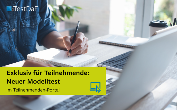 Imagebild für die Nachricht, dass ein zweiter kostenfreier TestDaF-Modellsatz angemeldeten Teilnehmenden zur Verfügung steht. Blick auf einen Schreibtisch, an dem ein junger Mann vor einem Laptop sitzt und sich handschriftliche Notizen anfertigt.