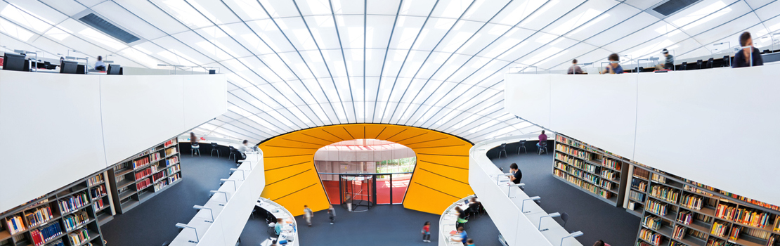Imagebild für die Forschung und Entwicklung im TestDaF-Institut; Blick in den Bibliothek der Freien Universität Berlin TestDaF-header-forschung.jpg